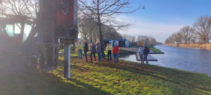 8 januari - eerste paal gaat de grond in